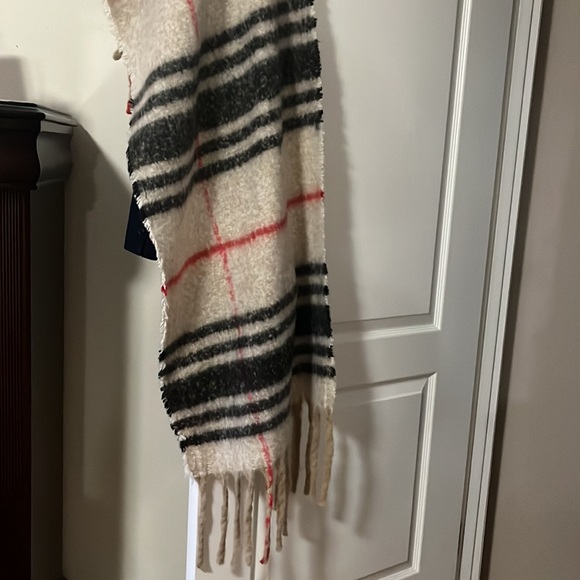 ⭐️⭐️ BEAUTIFUL CAPE⭐️⭐️ - Picture 2 of 5